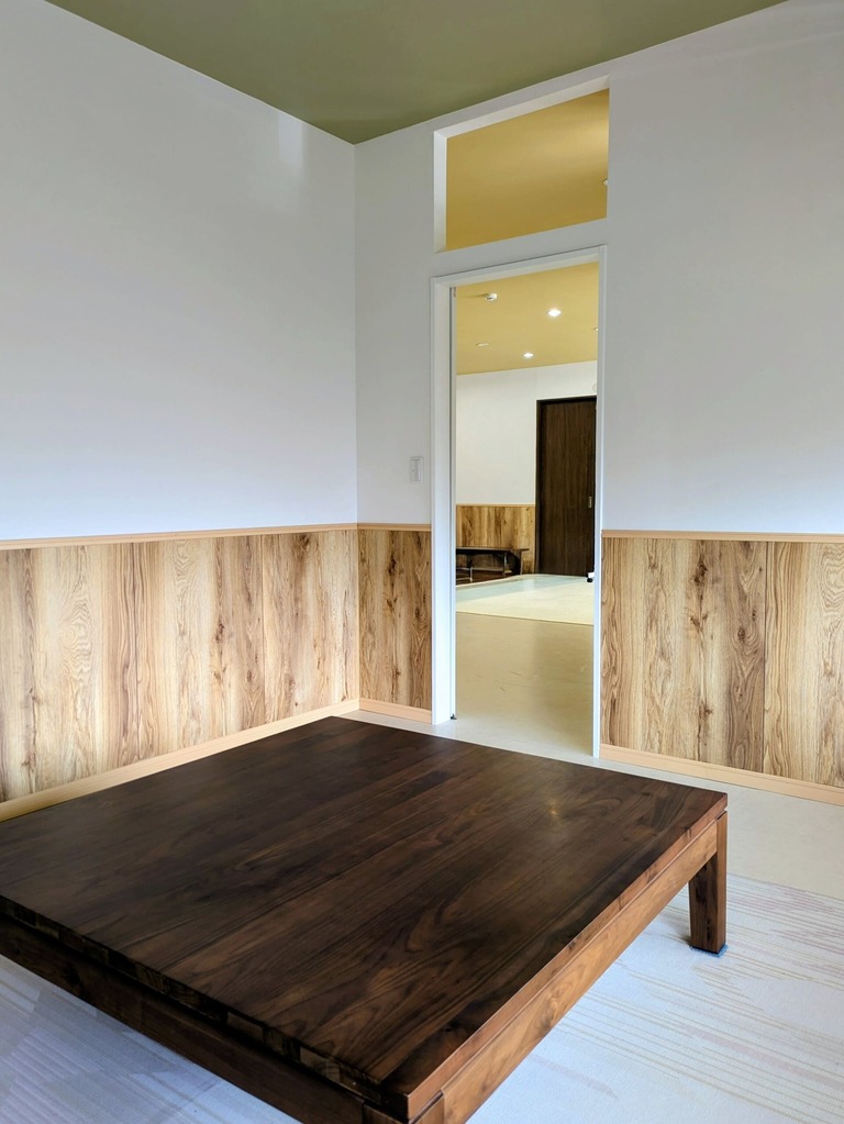 子供の手と大人の手